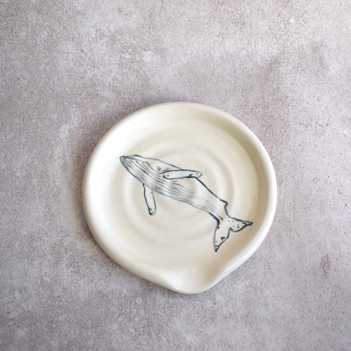 Descansa cuchara ballena