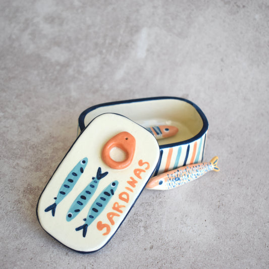 Lata de sardinas con tapa