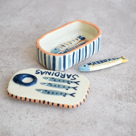 Lata de sardinas con tapa