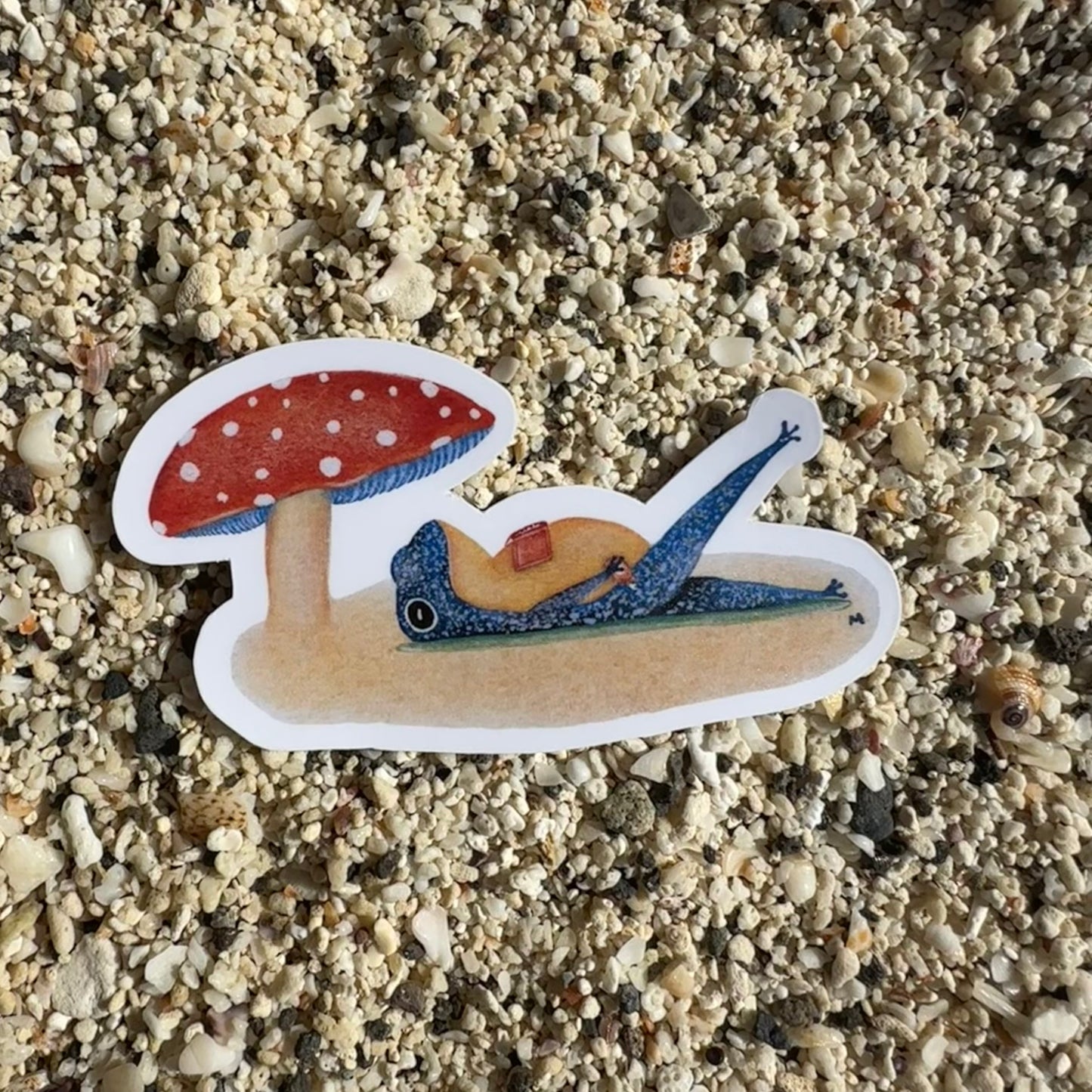 Sticker de ranita tomando el sol
