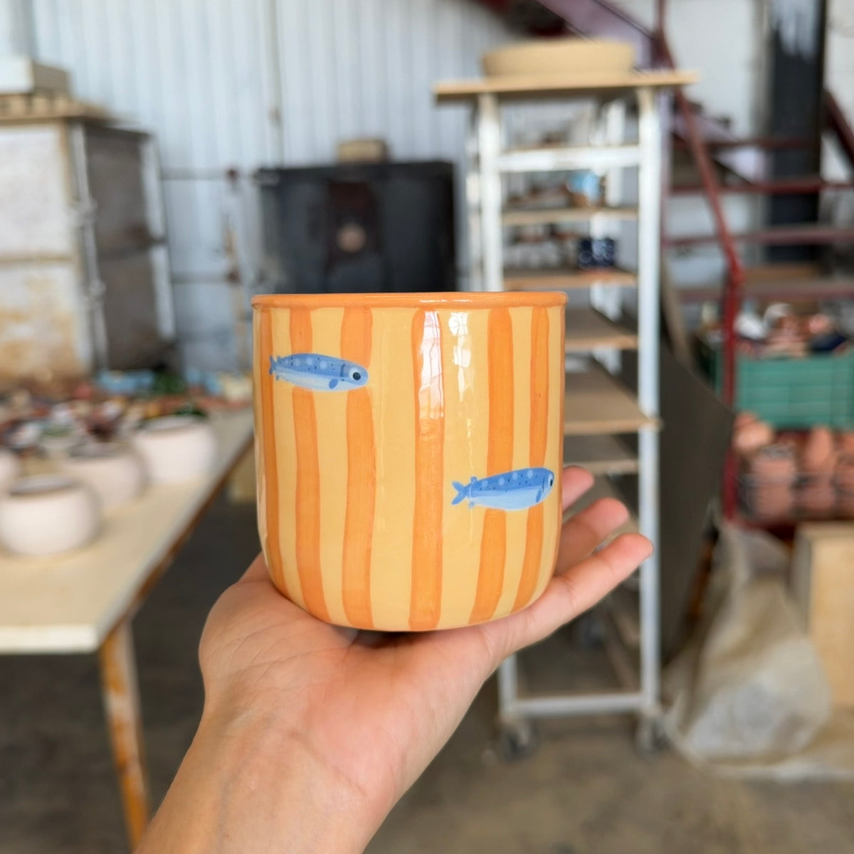 Vaso rayas y peces amarillo