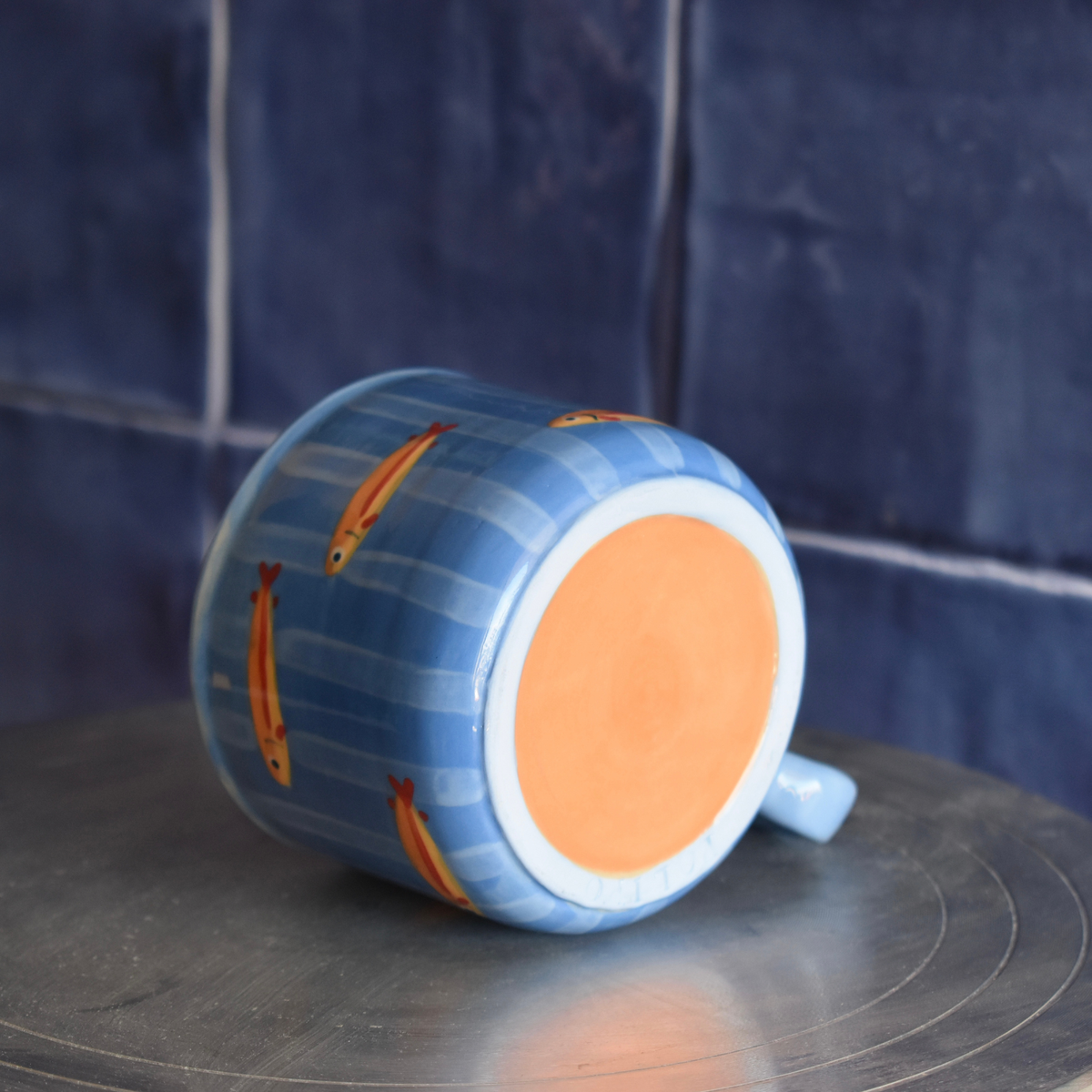 Taza rayas y peces azul