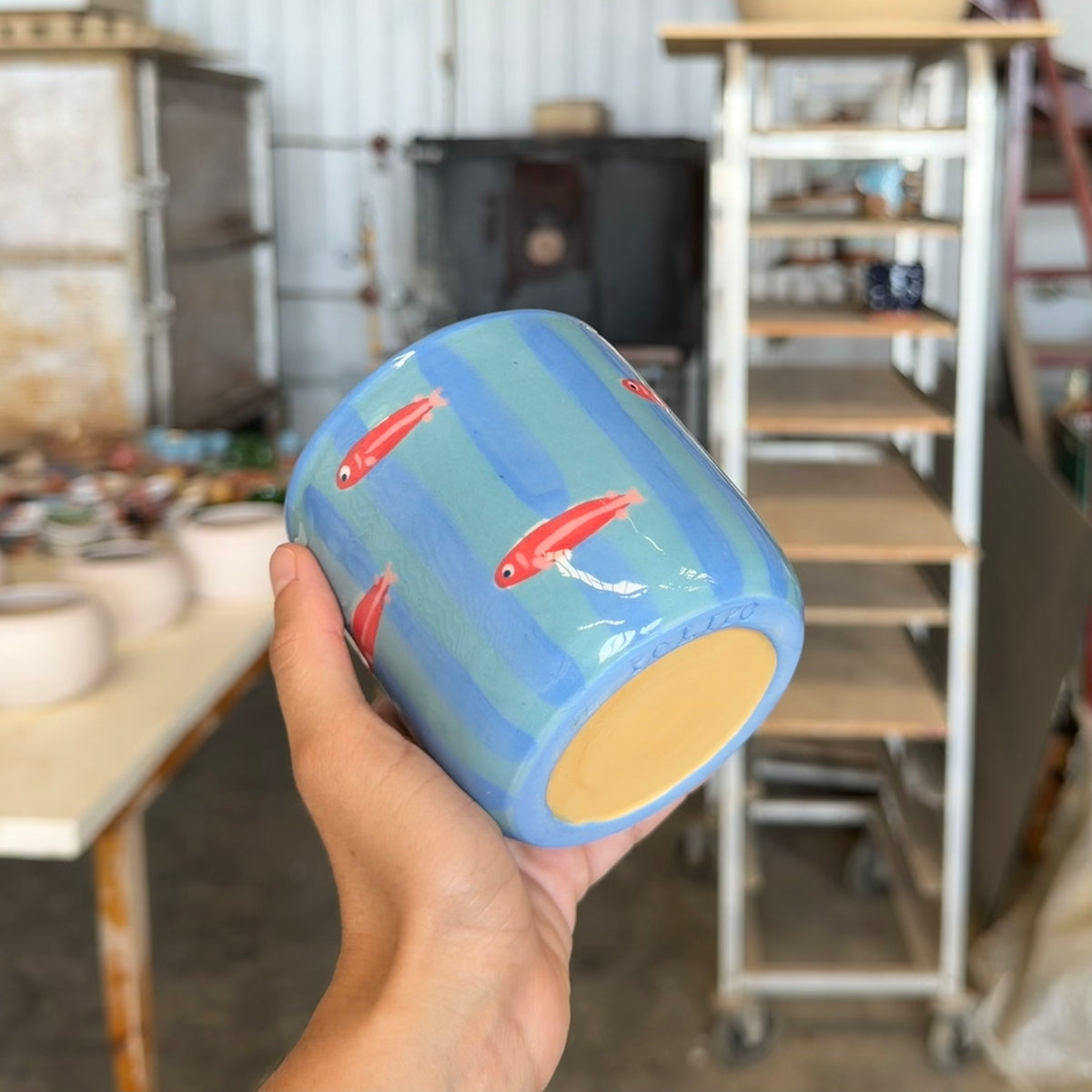 Vaso rayas y peces azul
