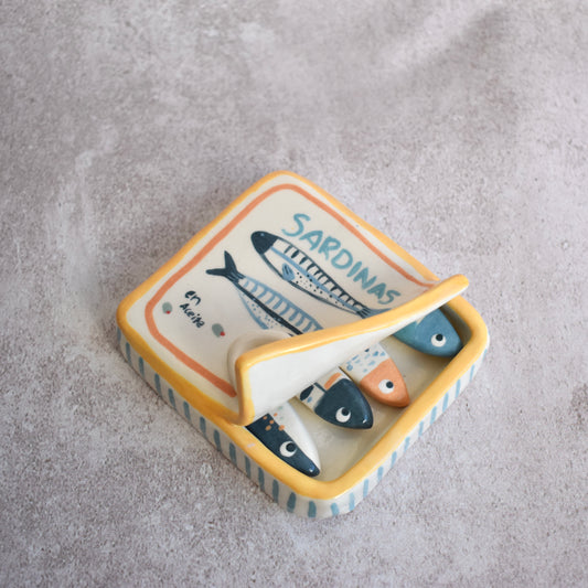 Lata de sardinas con imán