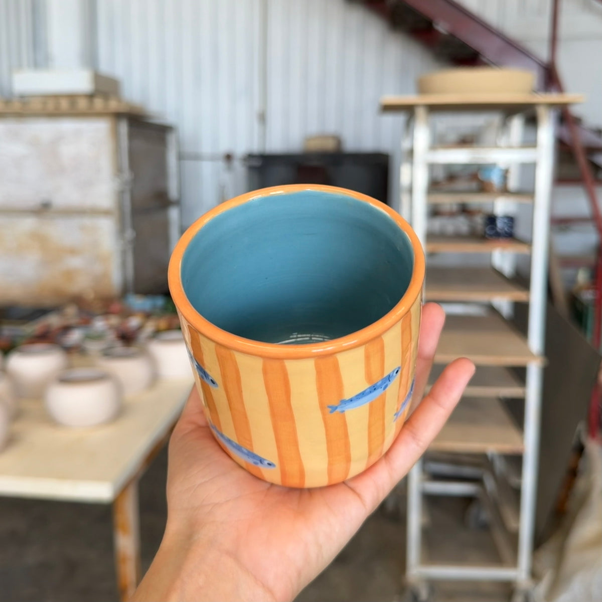 Vaso rayas y peces amarillo