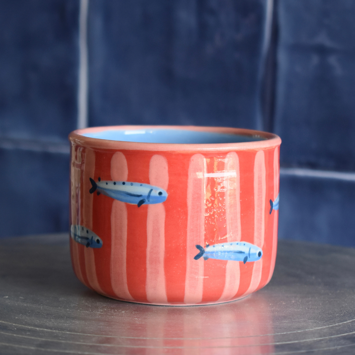 Taza rayas y peces roja