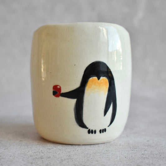 Taza de viaje diseño de pingüino