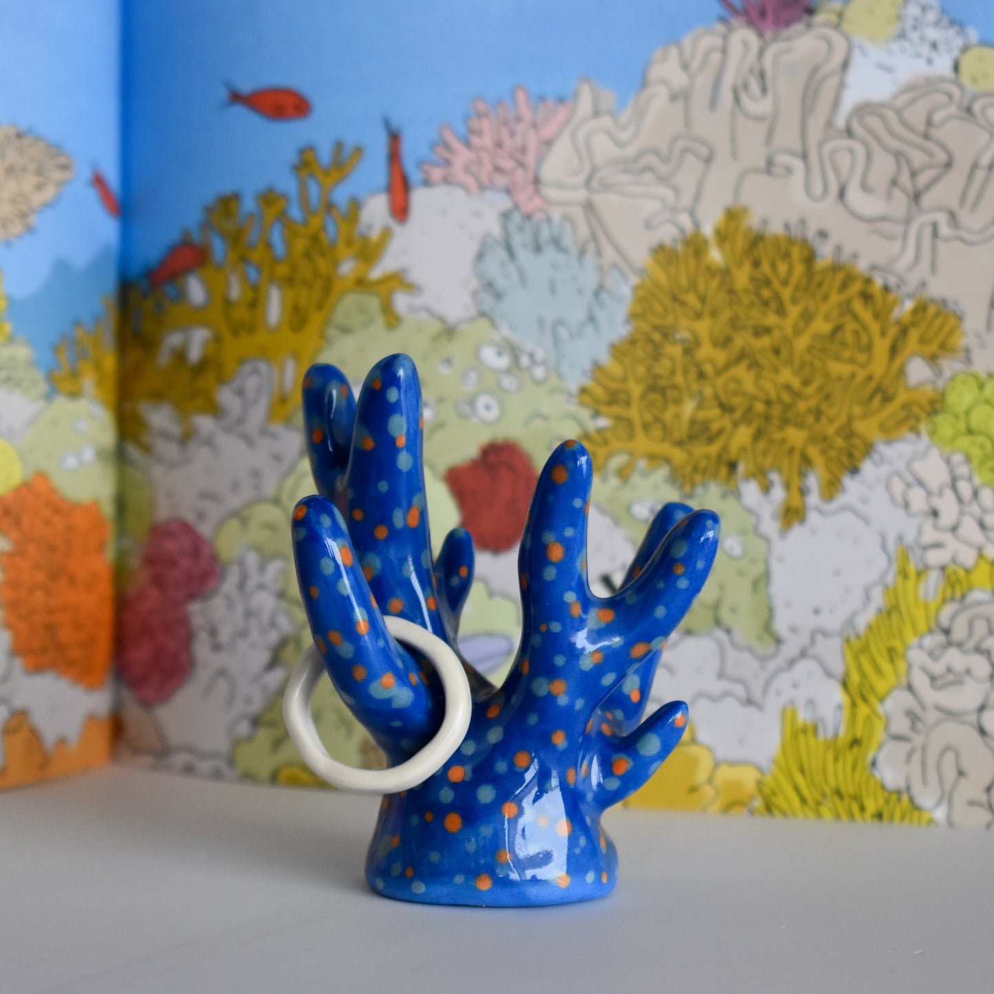 Coral azul rey porta anillos