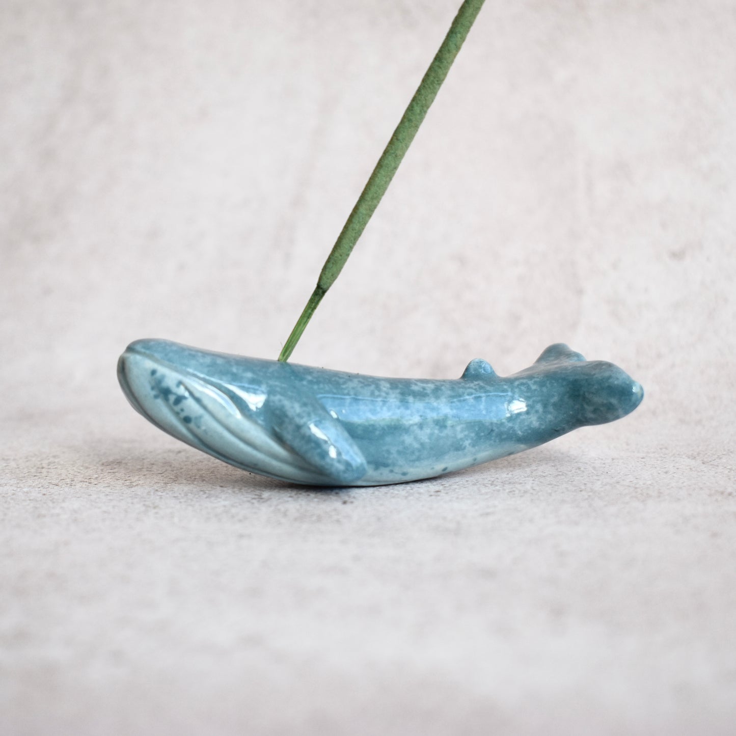 Porta incienso ballena azul