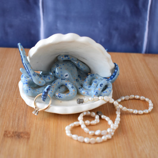 Joyero pulpo en una almeja